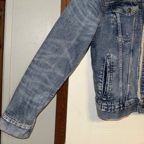 American Eagle Sherpa Lined Denim Trucker Jacket Size Small - Picture 3 of 16